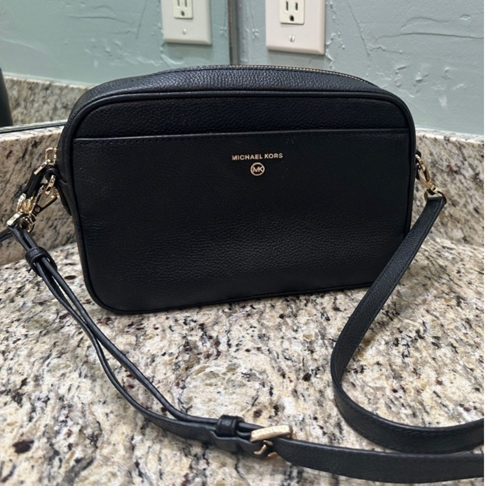 Michael Kors Jet Set East West Crossbody Bag Black Pebbled Leather Gold Hardware